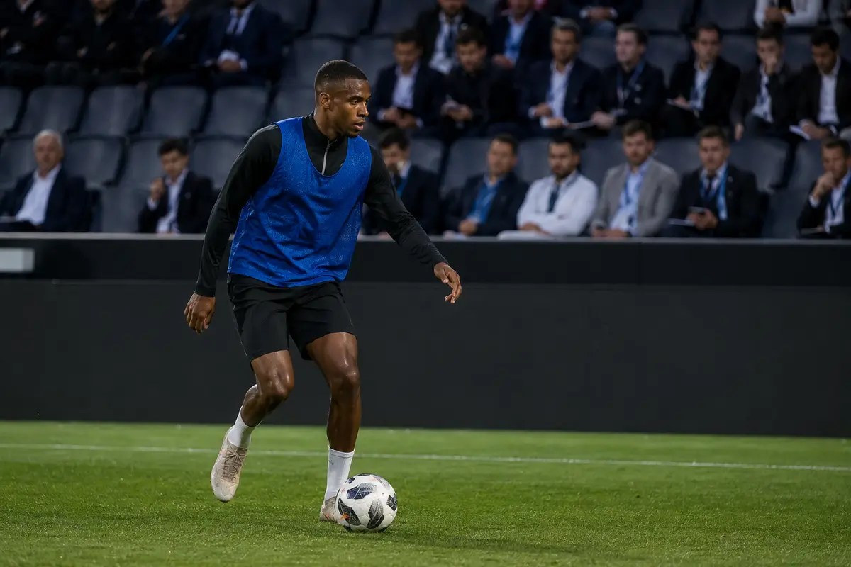 Barcelona monitora Cristian Romero, zagueiro do Tottenham, como possível reforço defensivo
