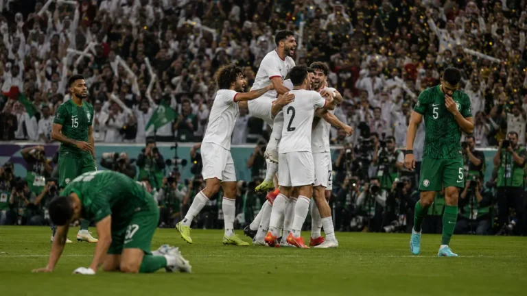 Inglaterra x México Copa 2026 - Jude Bellingham comemora gol no Estádio Azteca