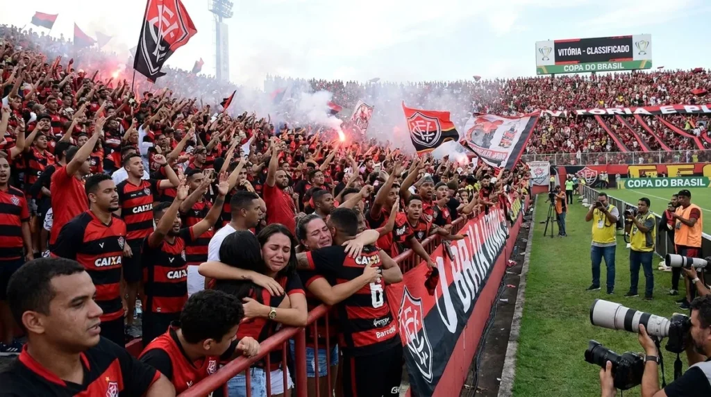 Torcida do Vitória no Barradão durante classificação na Copa do Brasil.