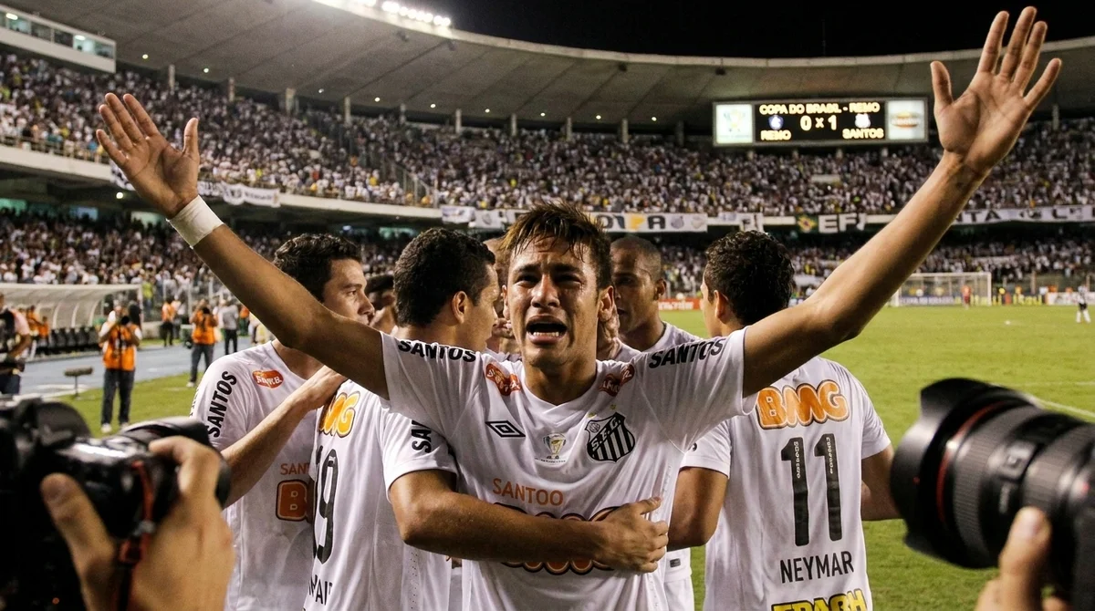 Neymar comemora vitória do Santos por 1 a 0 sobre o Remo pela Copa do Brasil