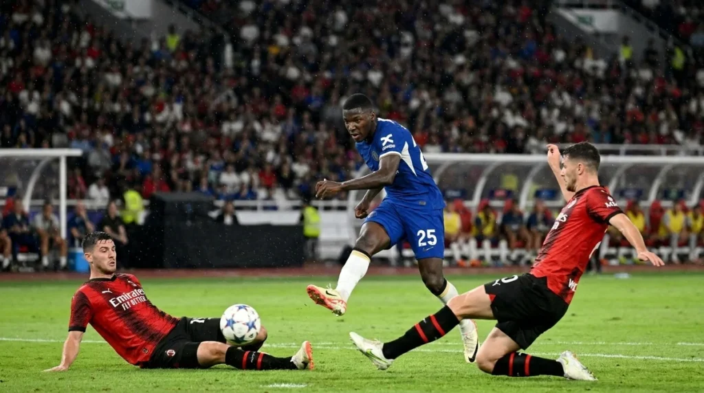 Moisés Caicedo marca gol pelo Chelsea contra o Milan