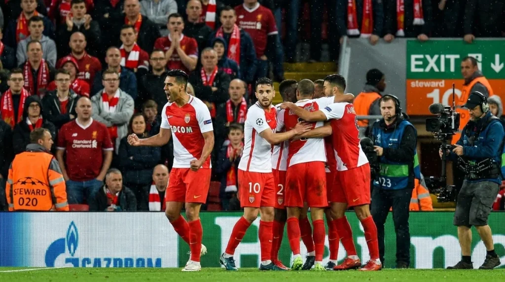 Jogadores do Monaco comemoram virada sobre o Liverpool por 3 a 2