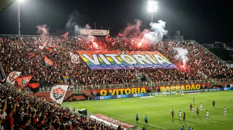 Torcida do Vitória no Barradão antes do duelo contra o Athletico-PR pela Copa do Brasil